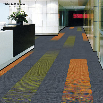 モジュラルのPVCバックアップPPカーペットタイル 50x50商用オフィス総厚さ6.0mm