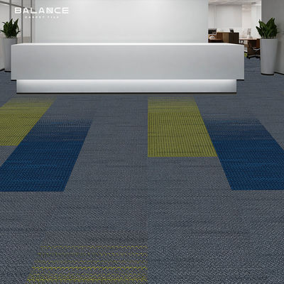 モジュラルのPVCバックアップPPカーペットタイル 50x50商用オフィス総厚さ6.0mm