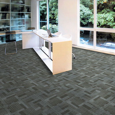 商業用オフィス用 床 50*50cm PVC裏付けのカーペット 528g/sqm 積み重量