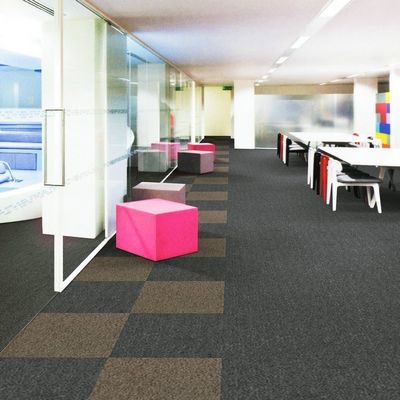 商業用オフィス用地板のための装飾用PP表面PVCバックコンテックカーペットタイル