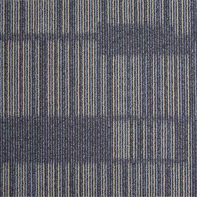 積み上げ高さ 4mm 650g/sqm 50x50cm 広角タイル オフィスカーペット モダンデザイン 100%ナイロン
