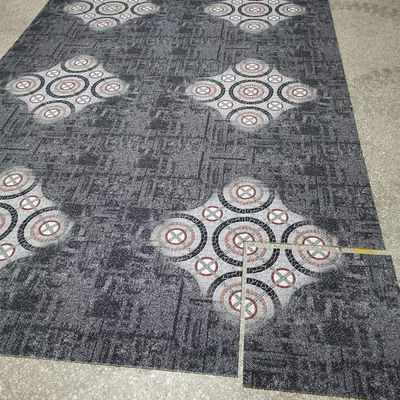 プレッシャーのプリントされた高級カーペットタイル 50x50 商業用スペースのための完璧なソリューション