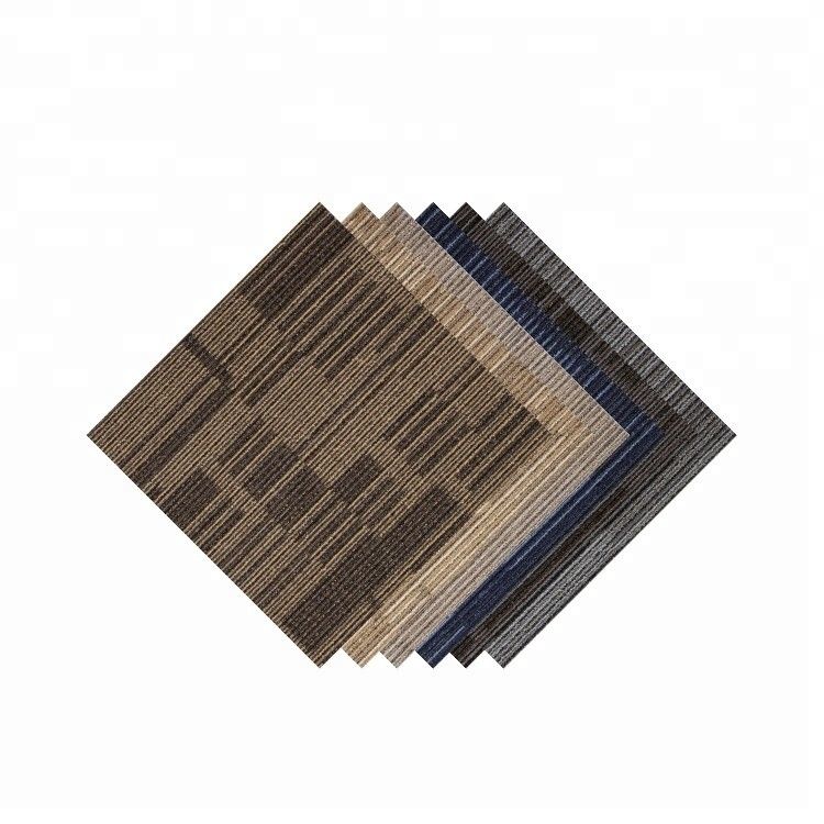 520g/sqm パイル重量 PVC裏付けとPP表面の商用部屋のカーペットタイル